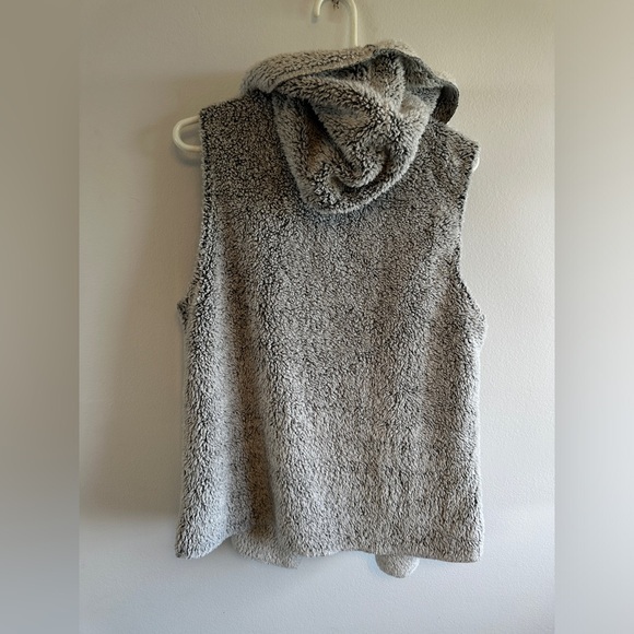 Soft Surroundings So Cozy Gray Vest Plush Sherpa
Fleece - Picture 4 of 11